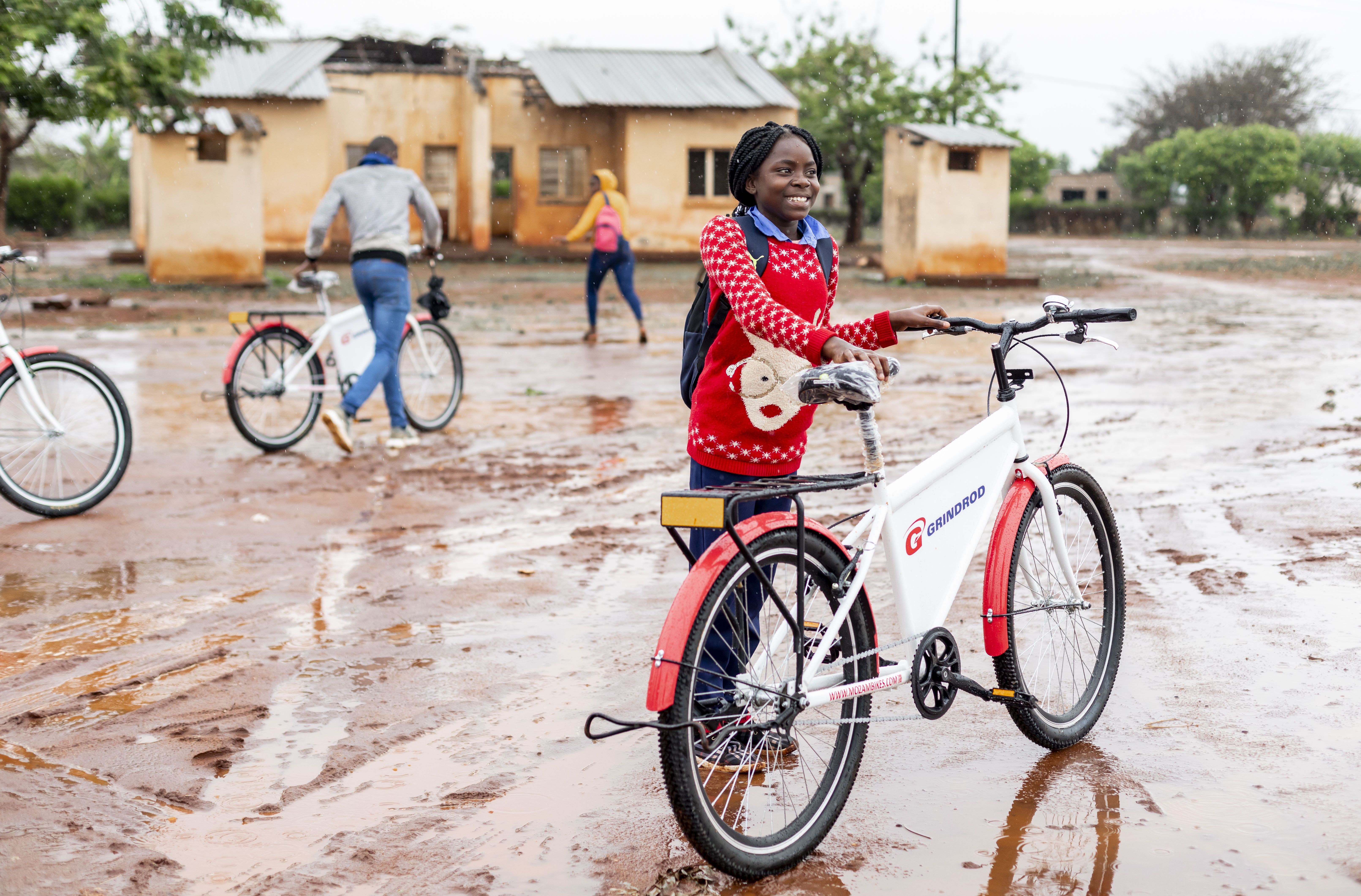 Mozambikes and Grindrod changing lives